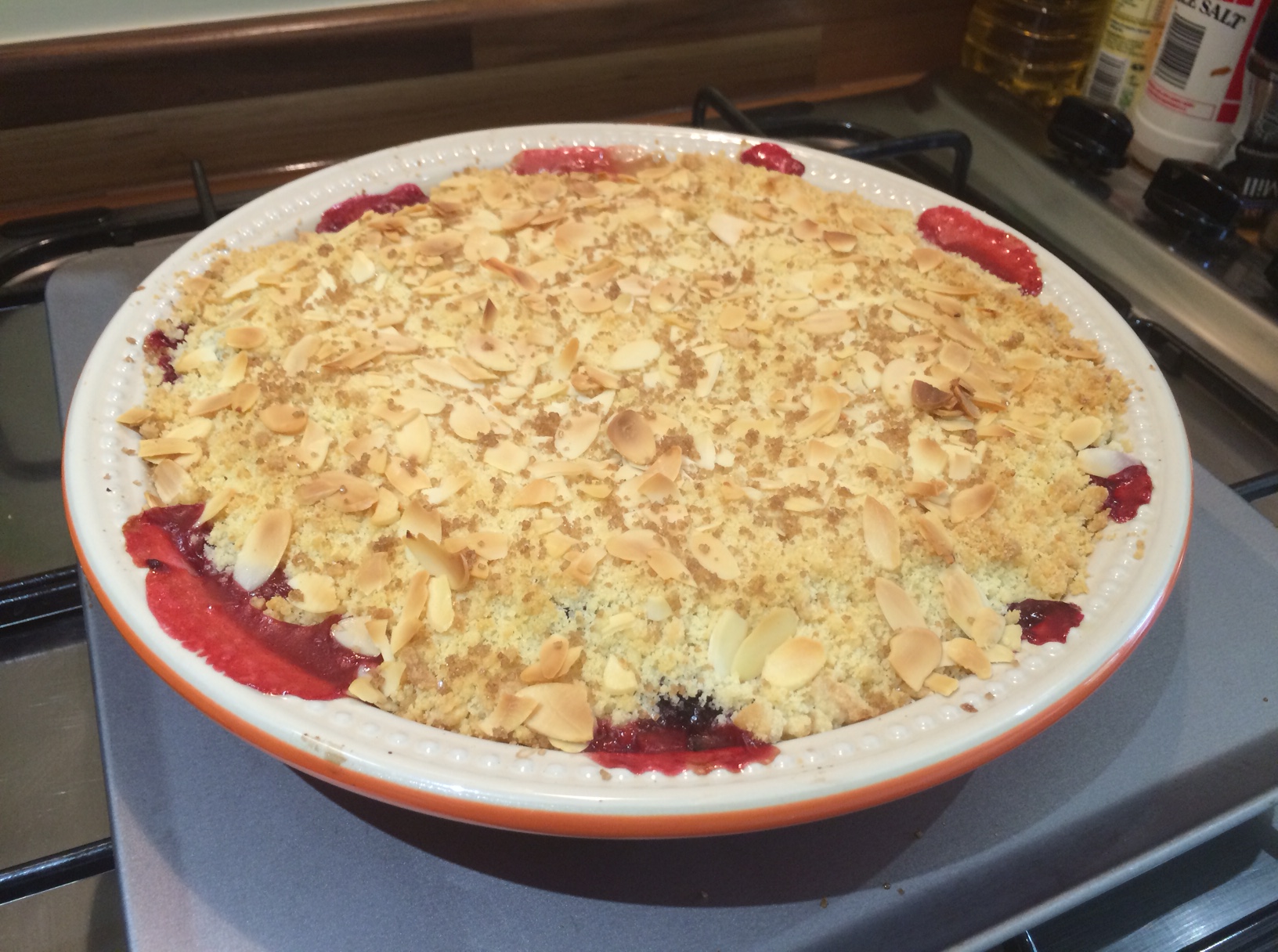 Apple and blackberry crumble