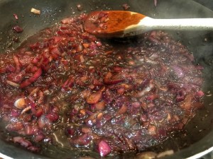 Autumn salad with Puy lentils, red wine and onions